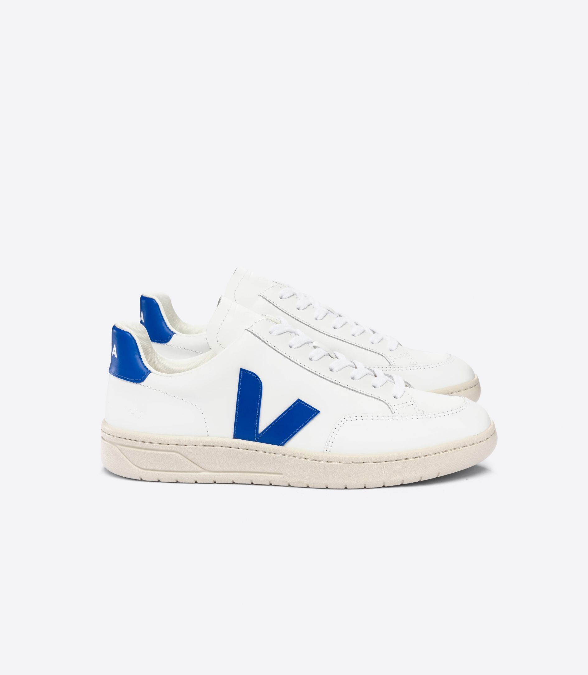Veja V-12 leather / women