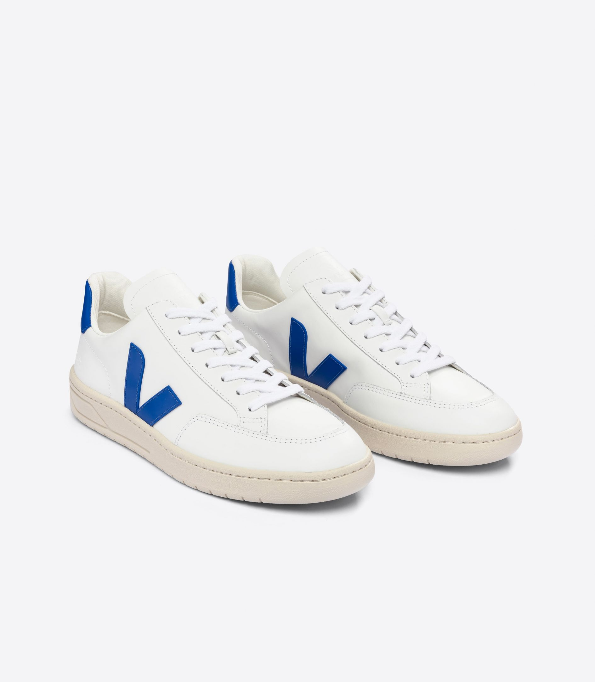 Veja V-12 leather / women