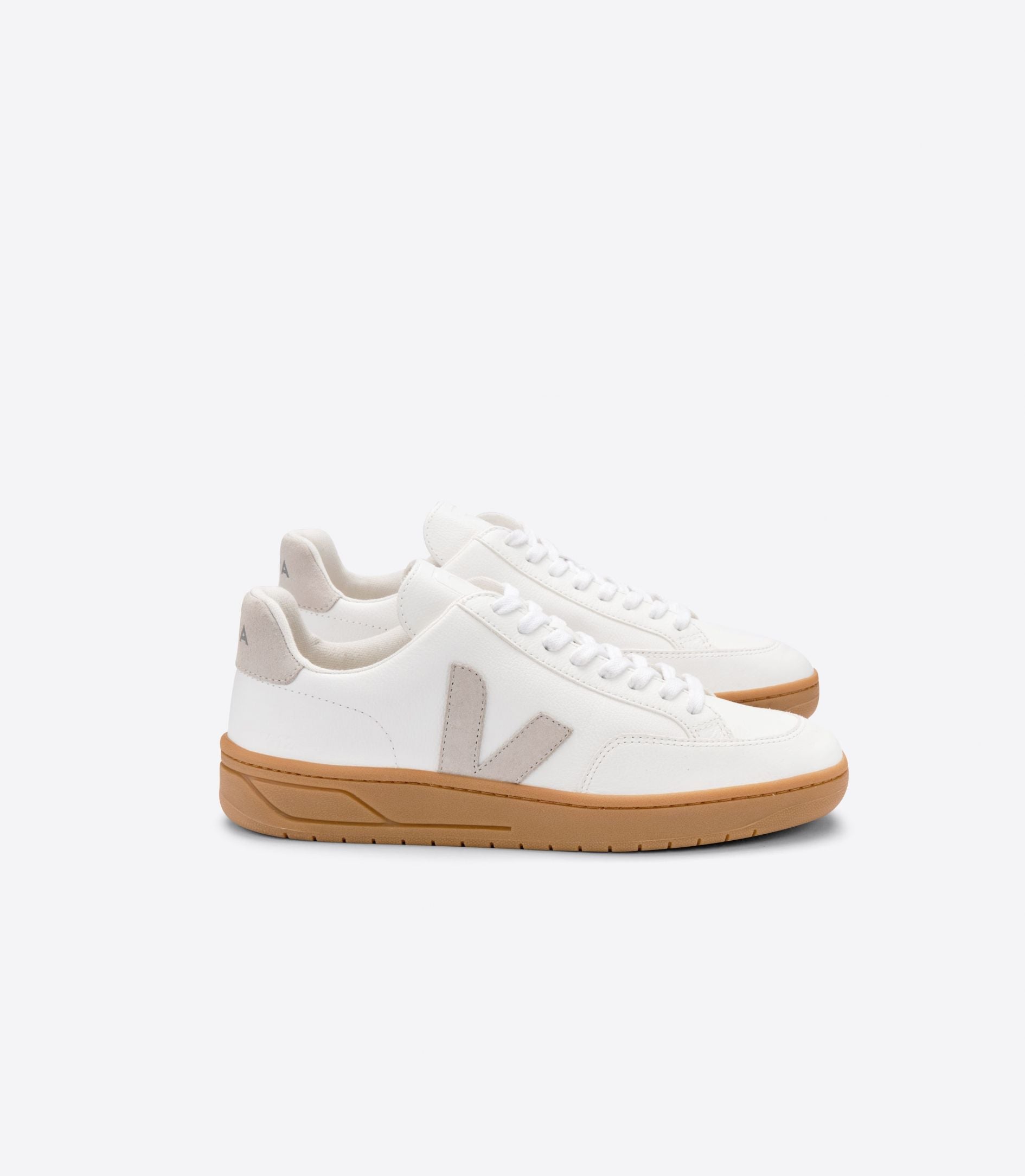 Veja V-12 Leather / men