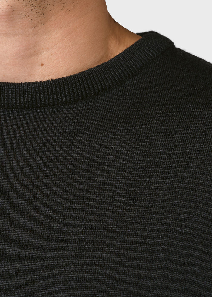 Mens basic merino knit sweater