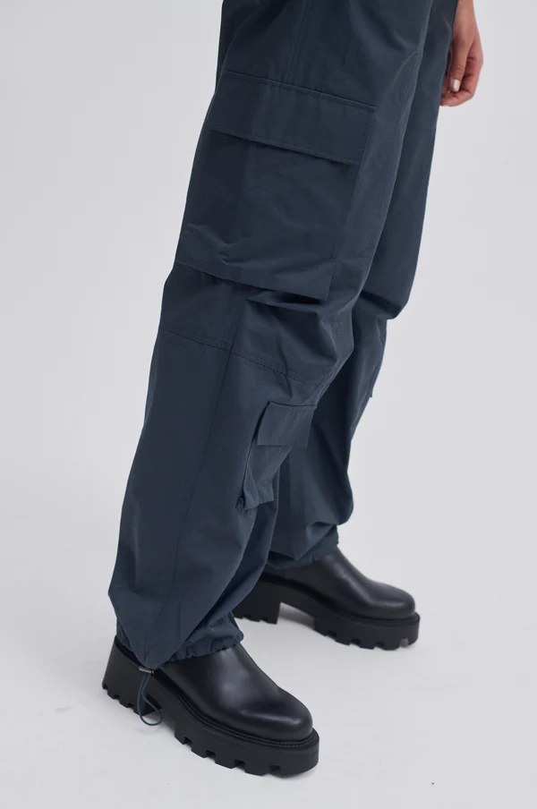 Second Female  NELINE trousers / women