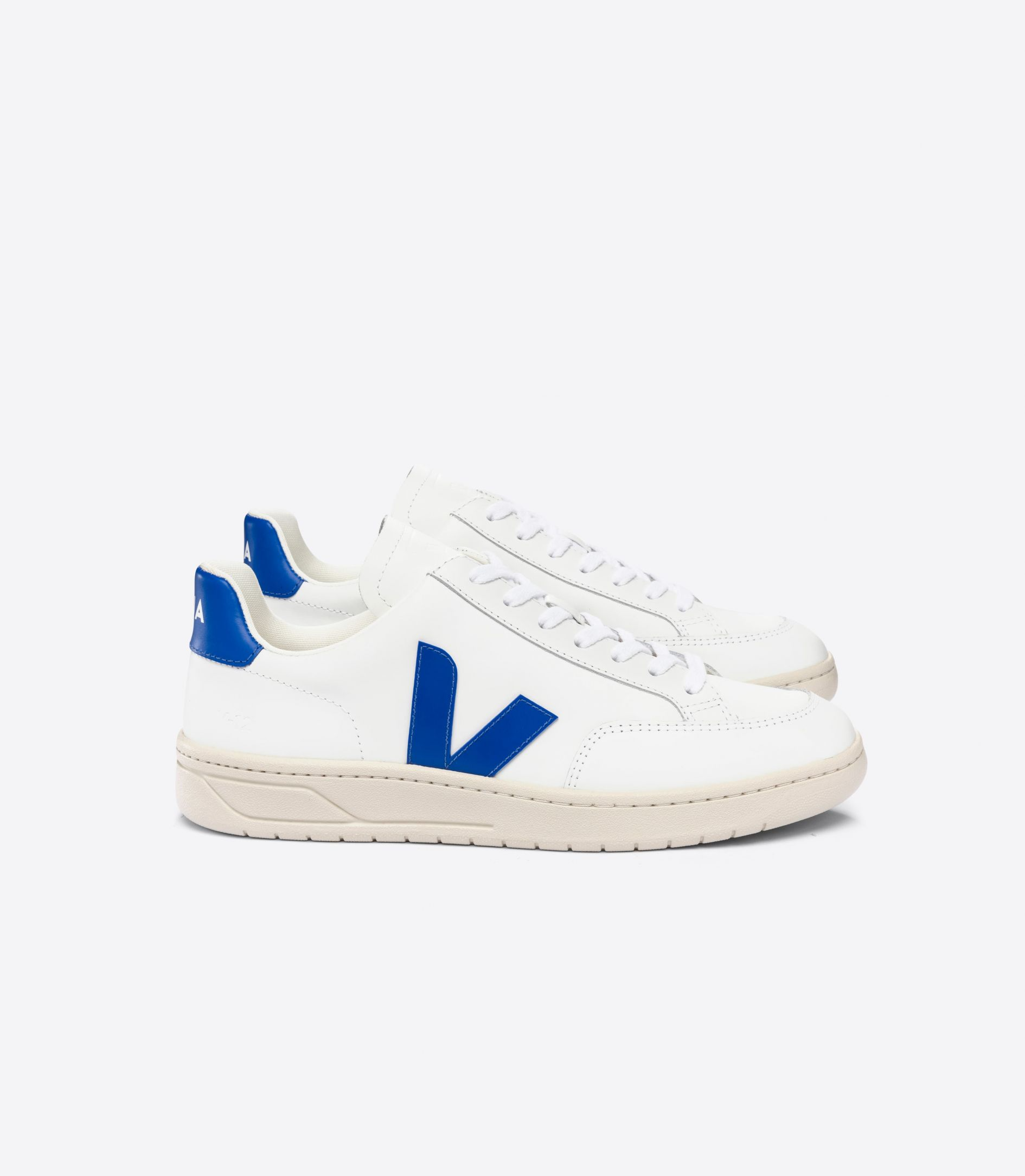 Veja  V-12 leather / women