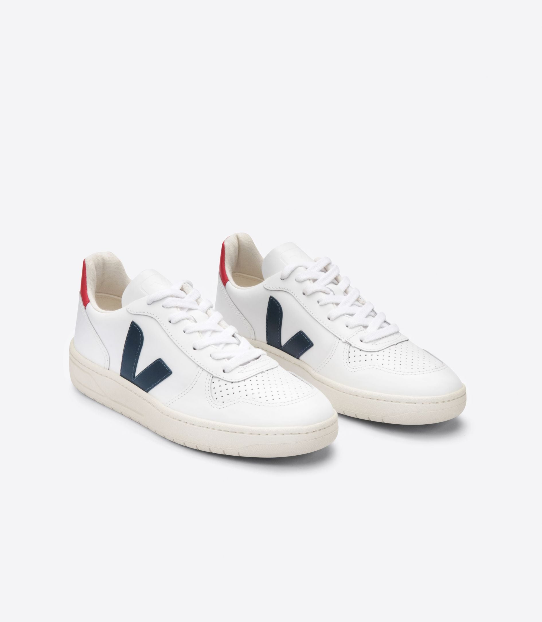 Veja  V-10  Leather / men