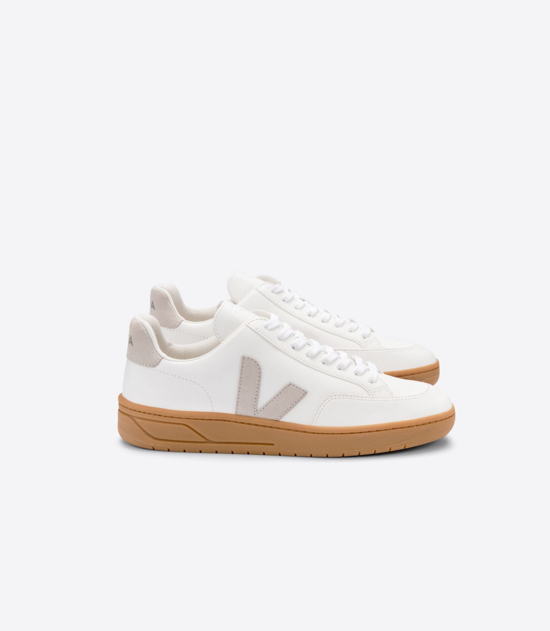 Veja  V-12  Leather / men