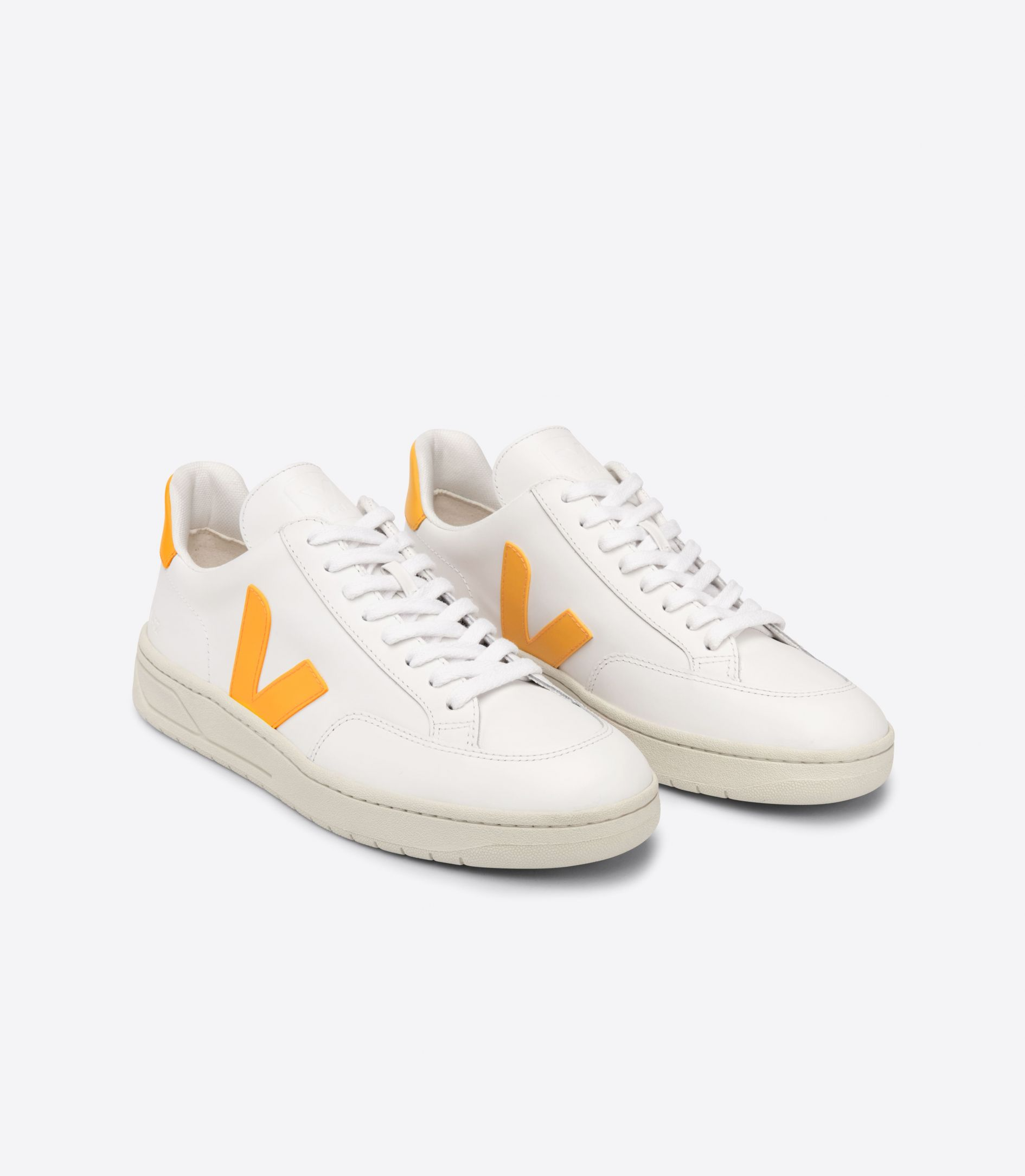 Veja V 12 Leather men