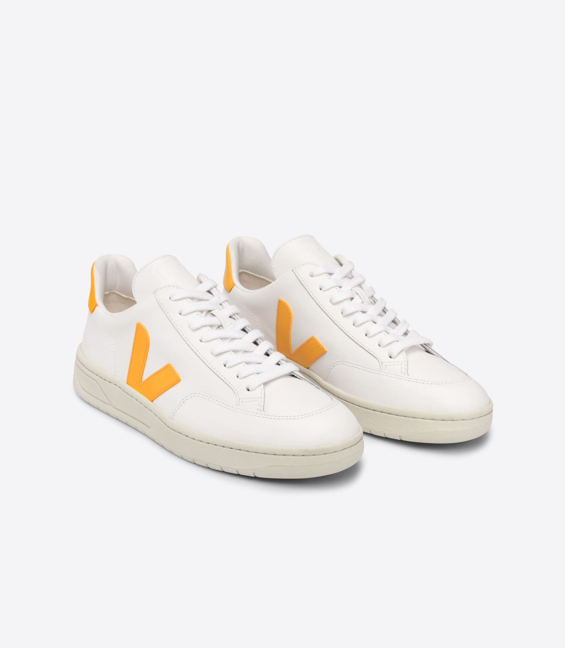 Veja  V-12  Leather / men